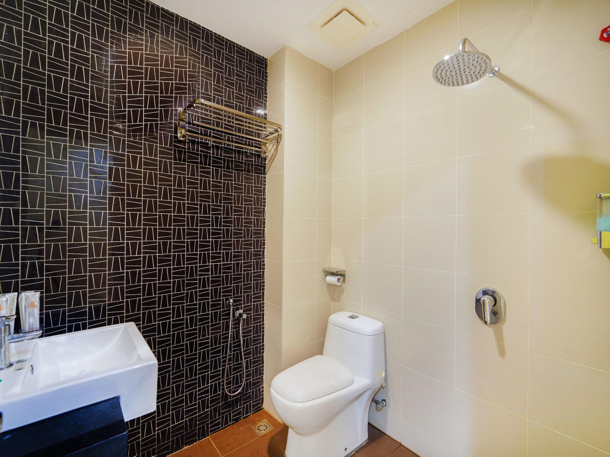 Capital O 89685 Atta Hotel Bukit Mertajam Bagian luar foto